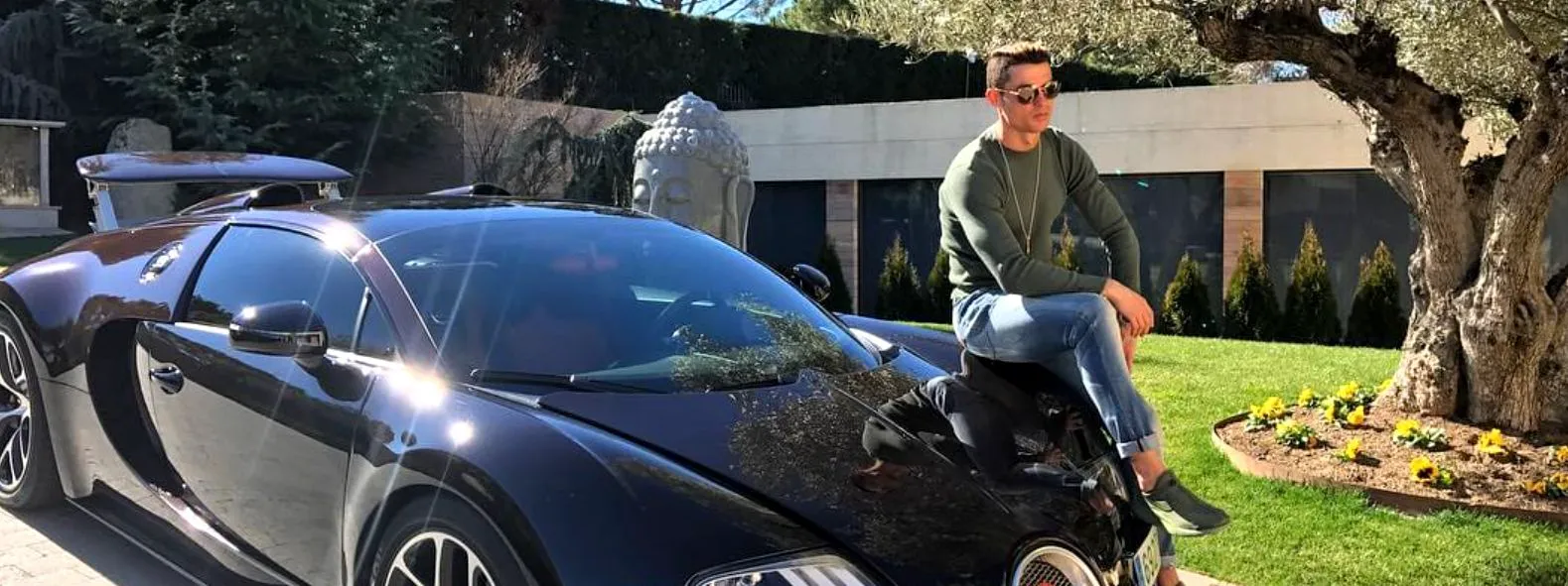 Cristiano Ronaldo, primul miliardar din istoria fotbalului. Are 40 de mașini de lux pe care nu le conduce