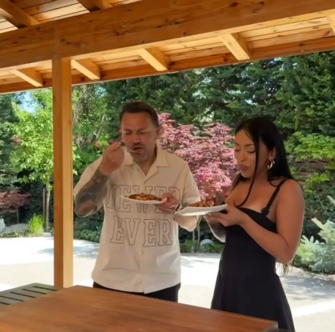 Ruby și Chef Ștefan Popescu, combinația surpriză din bucătărie. Au spus cum prepară musaca de cartofi. Rețetă