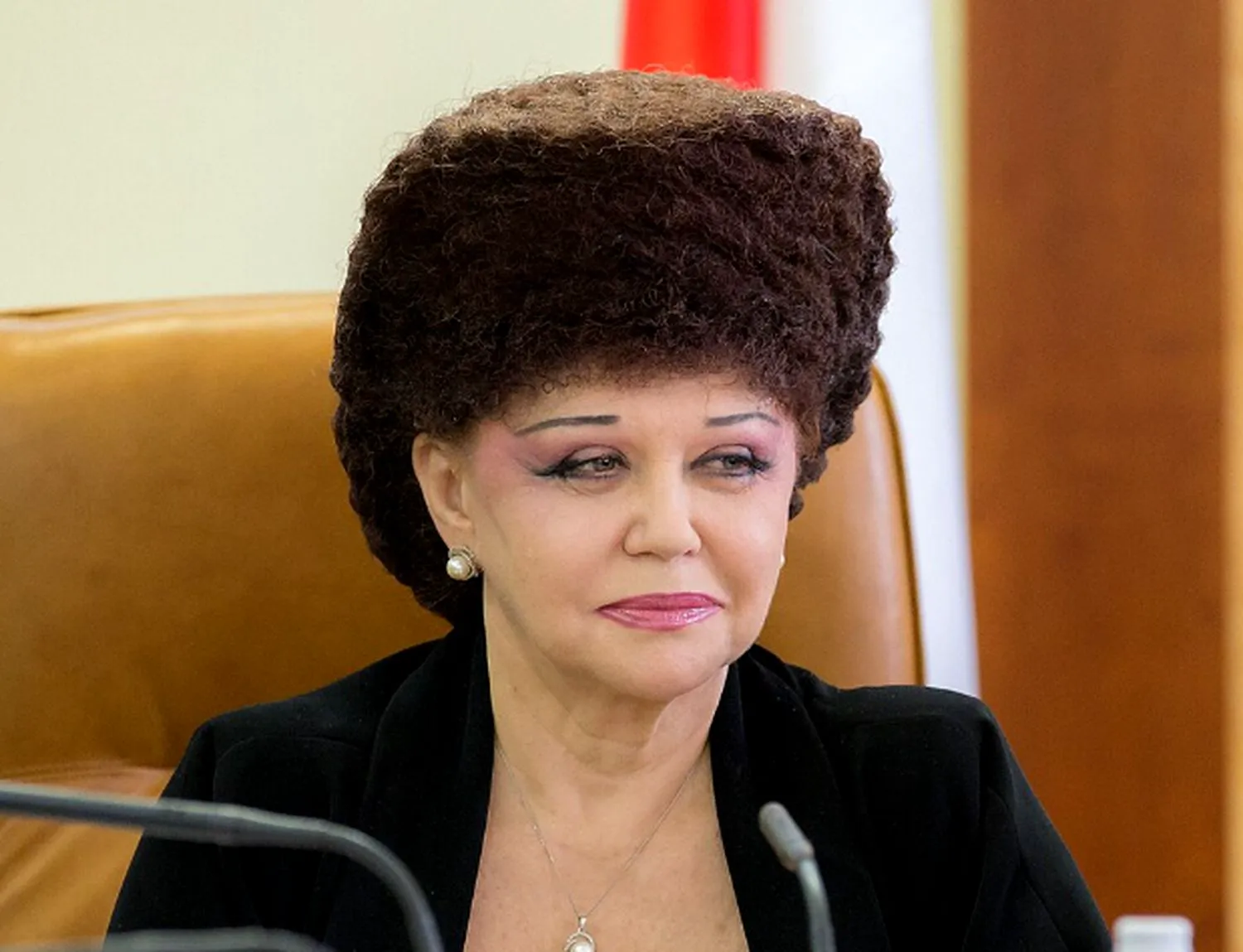 O fostă senatoare din Rusia, comparată cu personaje din Star Trek. Povestea din spatele celebrei coafuri a Valentinei Petrenko
