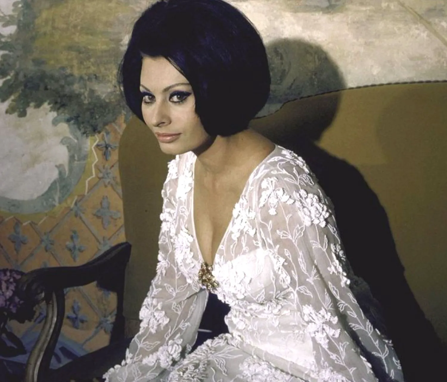 Povestea rochiei roz a celebrei Sophia Loren, confecționată din draperii. Vedeta a oferit o lecție de simplitate și eleganță 