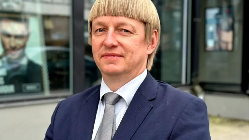 Tunsoare sau strategie? Misterul din spatele imaginii unui politician devenit viral