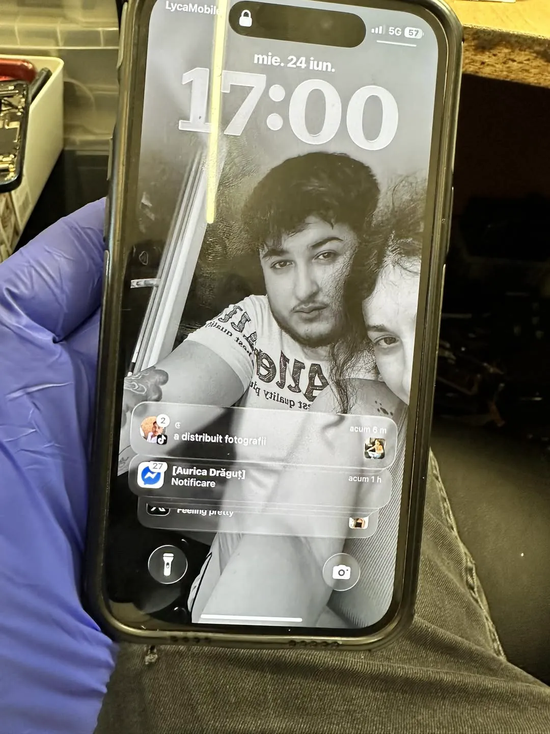 Românii din diaspora s-au mobilizat exemplar după furtul unui telefon. Ce a făcut un comerciant din Marea Britanie