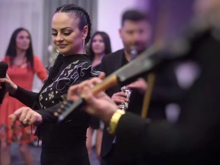 Andreea Merișan, cântăreața bătută de soț până la un pas de moarte – dezvăluiri. Ce au aflat anchetatorii după ce artista a ajuns la Urgență – Exclusiv