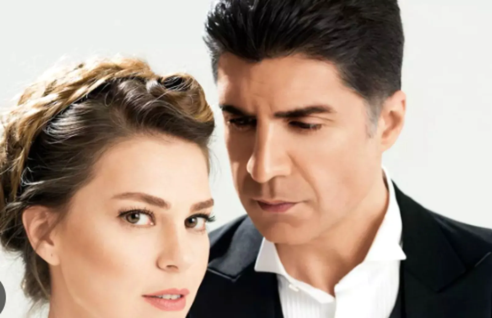 Doi actori puternici și un serial care rămâne reper: Mireasa din Istanbul. Secretele faimoșilor Asli Enver și Ozcan Deniz 2 Doi actori puternici și un serial care rămâne reper: Mireasa din Istanbul. Secretele faimoșilor Asli Enver și Ozcan Deniz