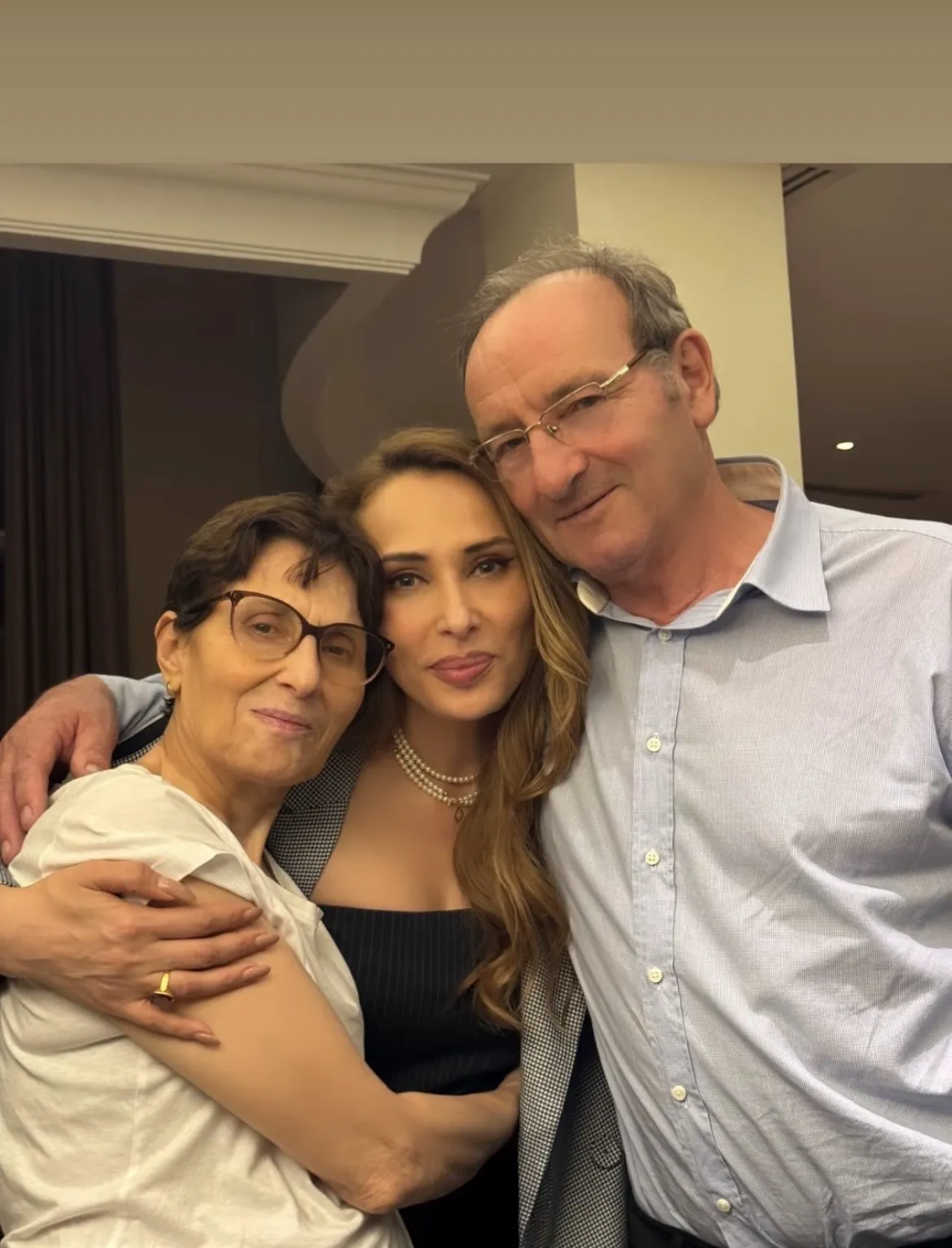 Iulia Vântur și-a deschis sufletul. Cine sunt cei doi bărbați pe care îi numește „stâlpii vieții mele” 2 Iulia Vântur și-a deschis sufletul. Cine sunt cei doi bărbați pe care îi numește „stâlpii vieții mele”