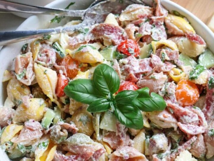 Salată italiană de paste cu dressing cremos de iaurt. Rețeta simplă care a devenit favorita verii