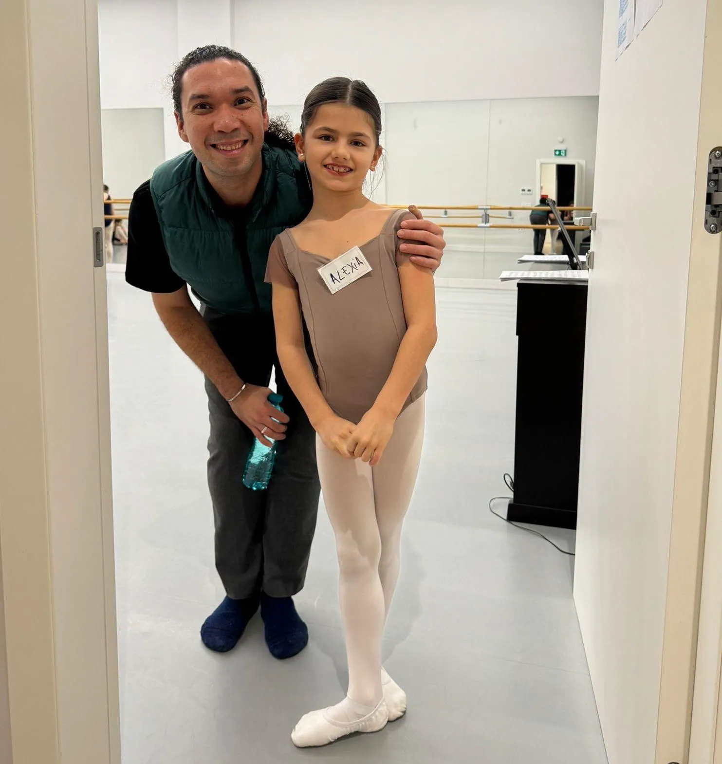 Are doar 8 ani și deja uimește lumea baletului. Alexia a obținut o performanță rară pentru vârsta ei