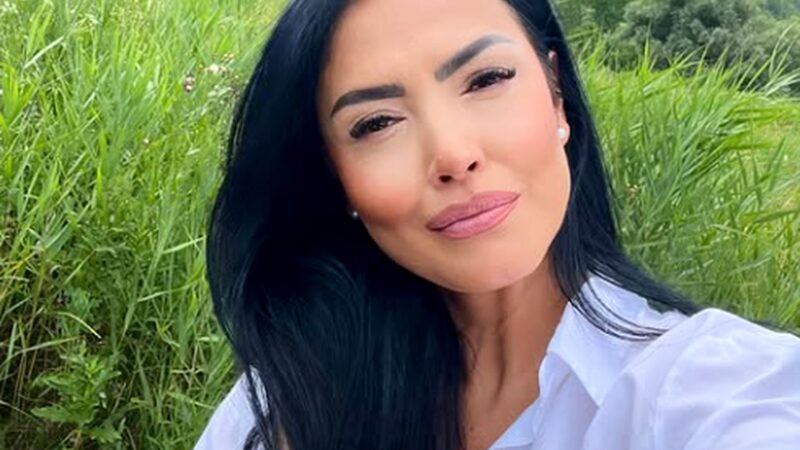 Andreea Mantea și fiul său, cu ochii în lacrimi. Cadoul pentru David, care i-a redeschis o rană veche, a fost un semn