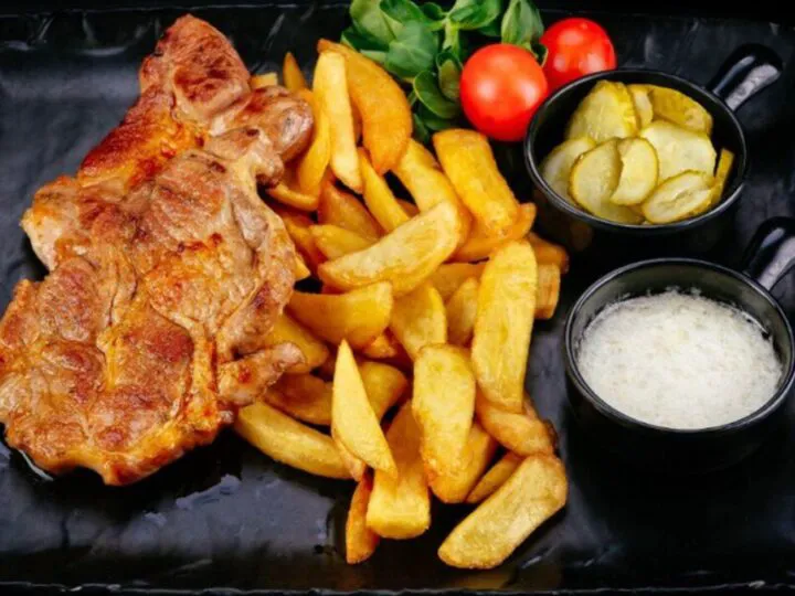 Bancuri. Iubitule cu ce ai vrea să mănânci cartofii diseară? Cu carne! Râzi cu lacrimi ce urmează