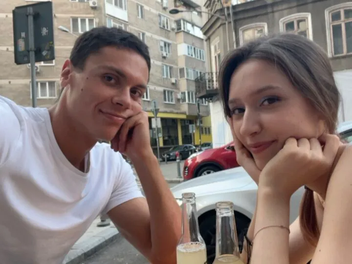 David Popovici a dus-o pe iubita sa, Taisia în „orașul iubirii”. I-a demonstrat și că este cel mai rapid