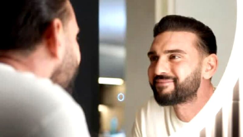 Dorian Popa și-a tatuat pe picior versetele preferate din Biblie. Artistul se supără când i se ironizează credința