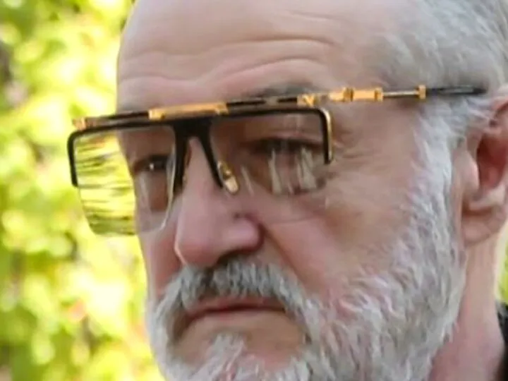 Bancuri. Gigi Becali se plimbă într-o zi prin pădurea Băneasa. Dintr-o dată îi iese în cale un urs…