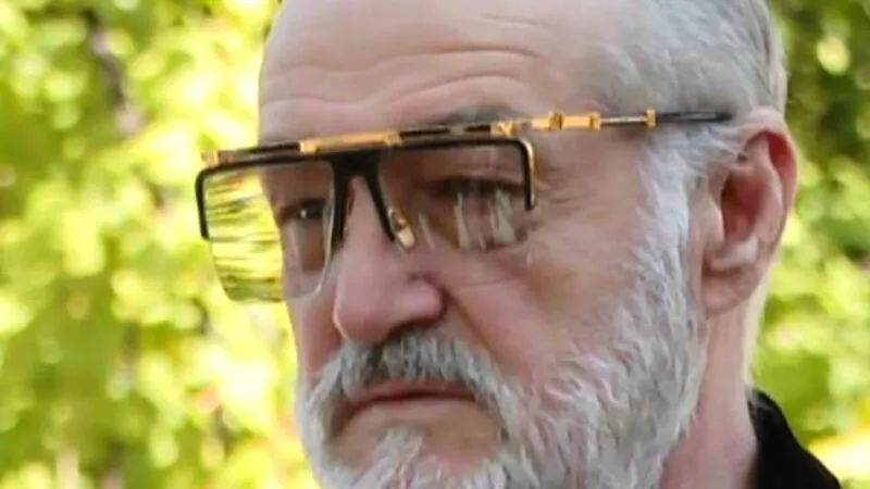 Bancuri. Gigi Becali se plimbă într-o zi prin pădurea Băneasa. Dintr-o dată îi iese în cale un urs…