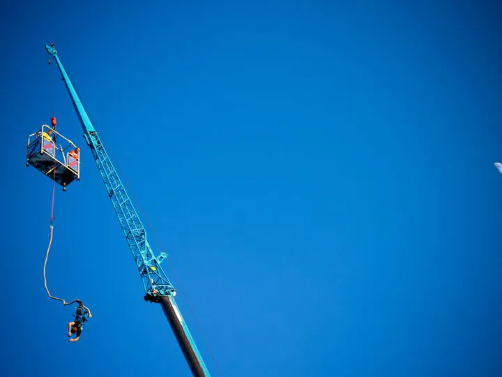 Moarte stupidă la bungee jumping! Ce au uitat organizatorii înainte să o arunce în gol