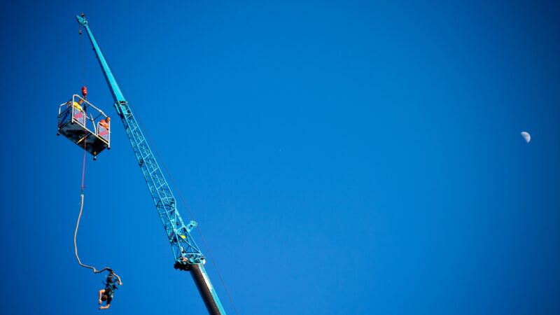 Moarte stupidă la bungee jumping! Ce au uitat organizatorii înainte să o arunce în gol