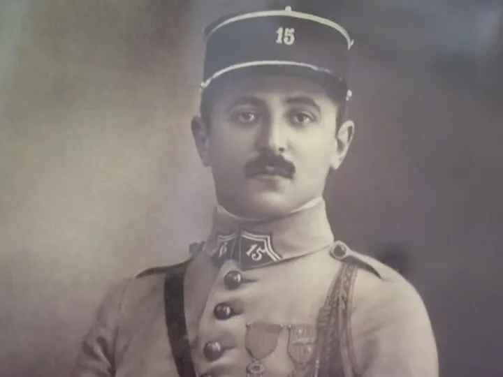 În această cameră timpul s-a oprit în 1918. Condiția bizară inclusă în actele unei case din Franța – Foto