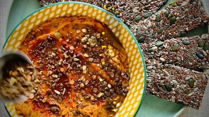 Hummus din fasole albă, secretul unei gustări sănătoase de post. Nutriționiștii îl recomandă pentru sănătatea intestinului