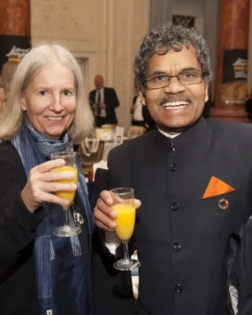 Cum și-a arătat marea dragoste un indian pentru o blondă suedeză. A făcut ceva fantastic