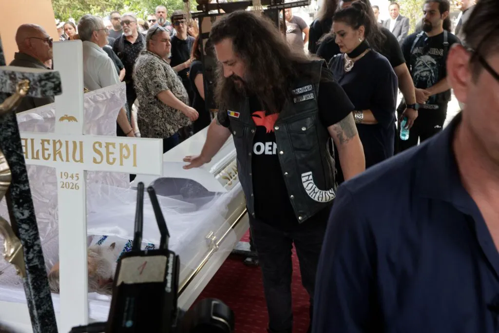 Valeriu Sepi, „Căprarul din Phoenix”, a fost condus de caprele sale spre locul de veci, lângă Nicu Covaci 2 Valeriu Sepi, „Căprarul din Phoenix”, a fost condus de caprele sale spre locul de veci, lângă Nicu Covaci