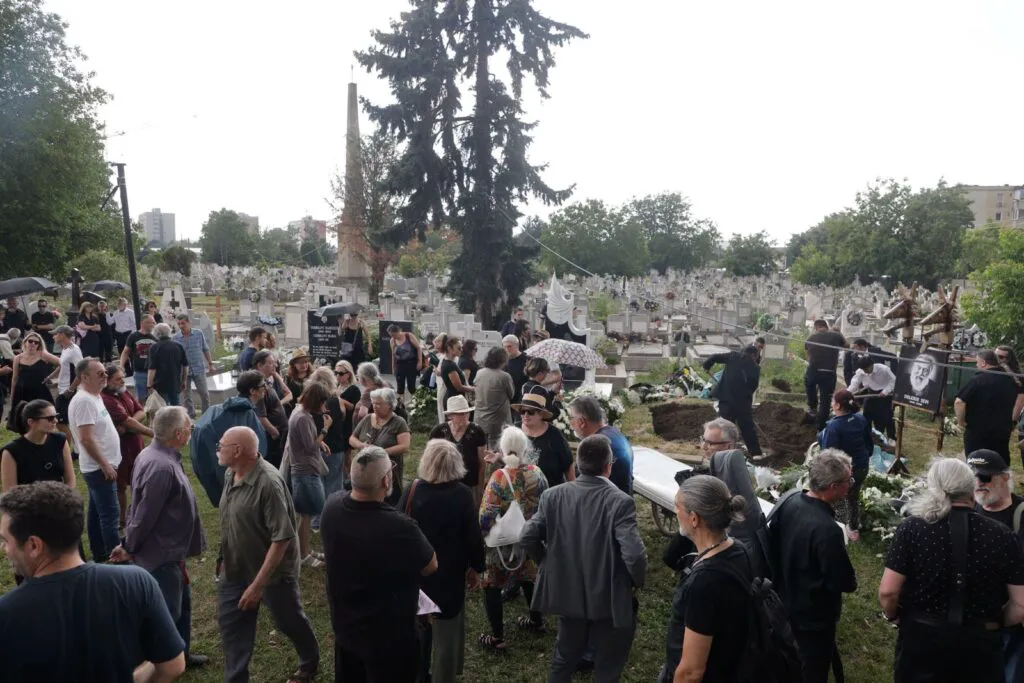 Valeriu Sepi, „Căprarul din Phoenix”, a fost condus de caprele sale spre locul de veci, lângă Nicu Covaci 4 Valeriu Sepi, „Căprarul din Phoenix”, a fost condus de caprele sale spre locul de veci, lângă Nicu Covaci