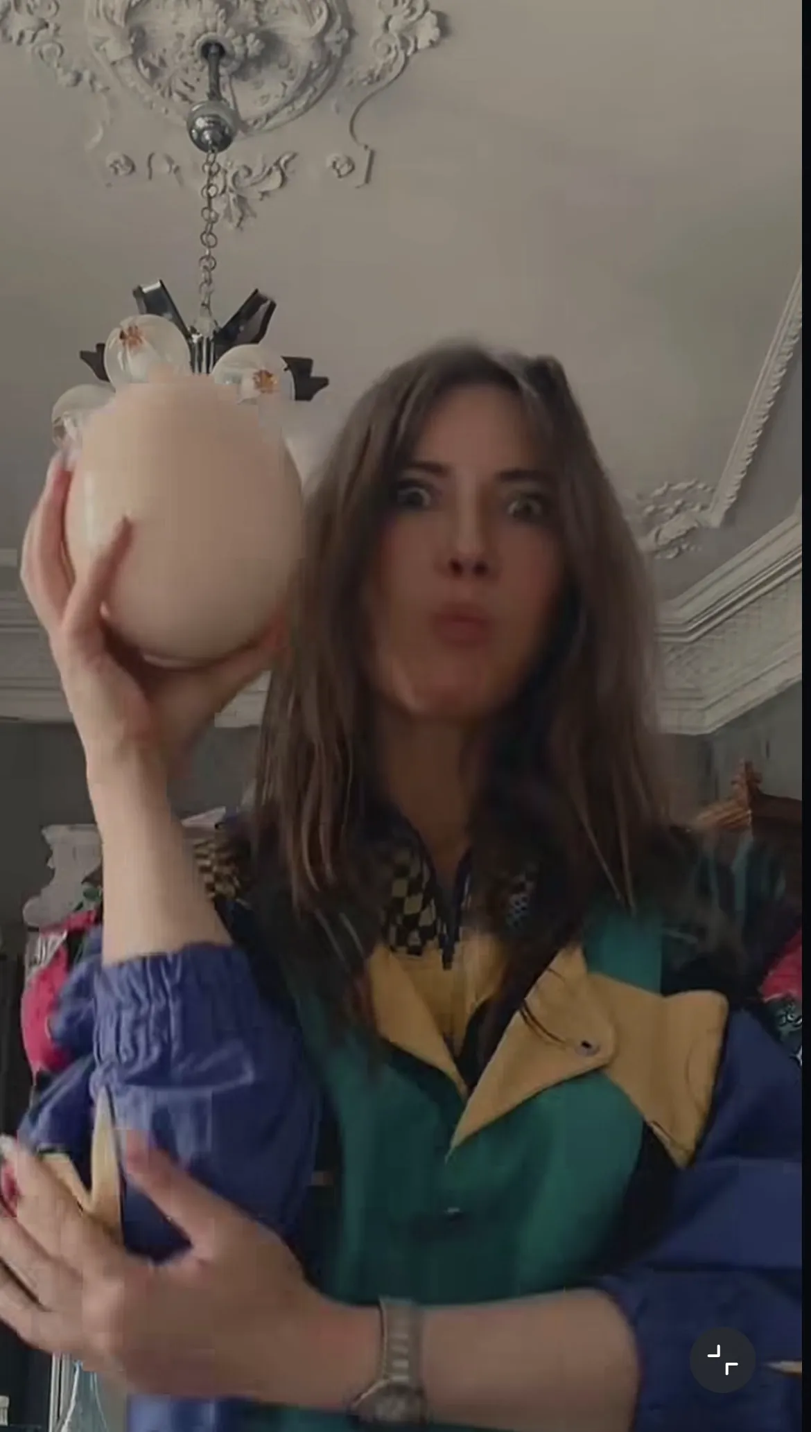Cum a gătit Iulia Albu un ou de struț 