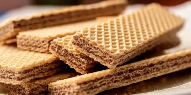 Bancuri. La magazin: Aveți napolitane vărsate? Leșini de râs ce urmează