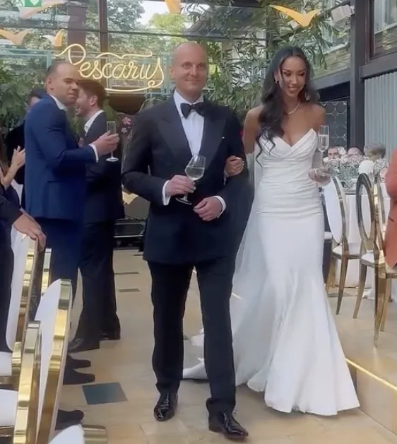 Nuntă în Herăstrău în familia Gușă. Vedetele au venit să admire mireasa îmbrăcată ca o sirenă 2 nunta fam gusa