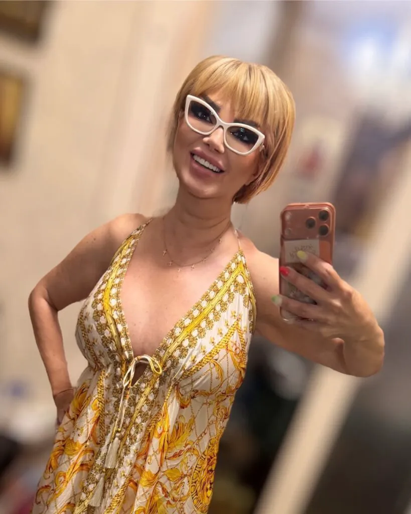 Cum arată acum Ozana Barabancea după ce a slăbit și și-a făcut operații estetice. Imaginile te lasă fără cuvinte 3 Cum arată acum Ozana Barabancea după ce a slăbit și și-a făcut operații estetice. Imaginile te lasă fără cuvinte