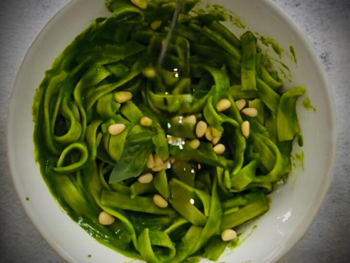 Paste cremoase, verzi, de post – rețeta rapidă, sănătoasă și plină de proteine vegetale