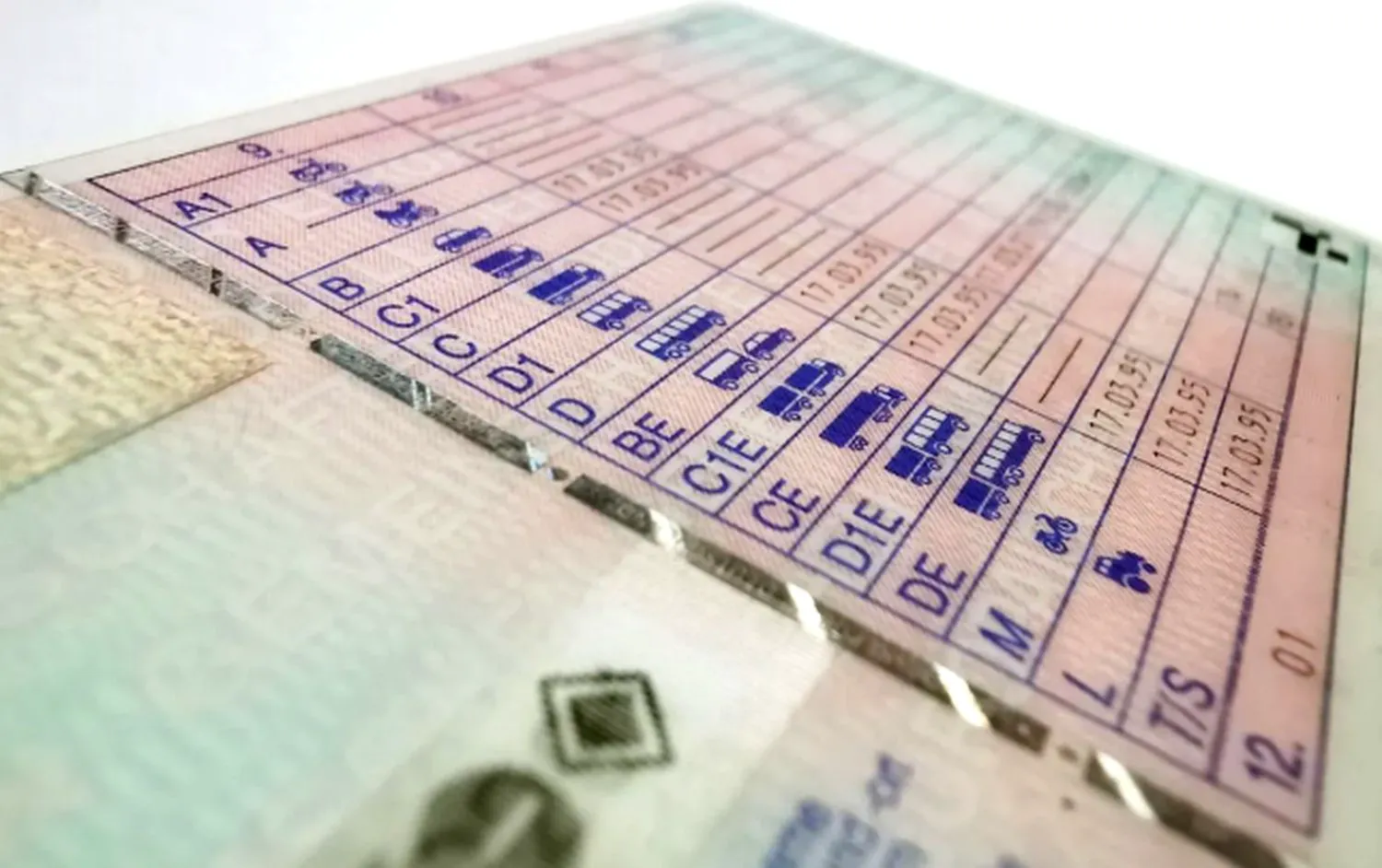 Milioane de șoferi vor fi afectați. Ce se întâmplă cu permisul de conducere 2 Milioane de șoferi vor fi afectați. Ce se întâmplă cu permisul de conducere