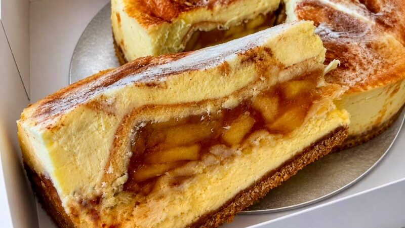 Tartă de caise sau cheesecake? Rețeta de sezon cu ambele prăjituri într-una