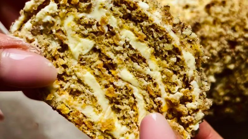 Ruladă Carrot Cake fără zahăr: desertul sănătos și aromat