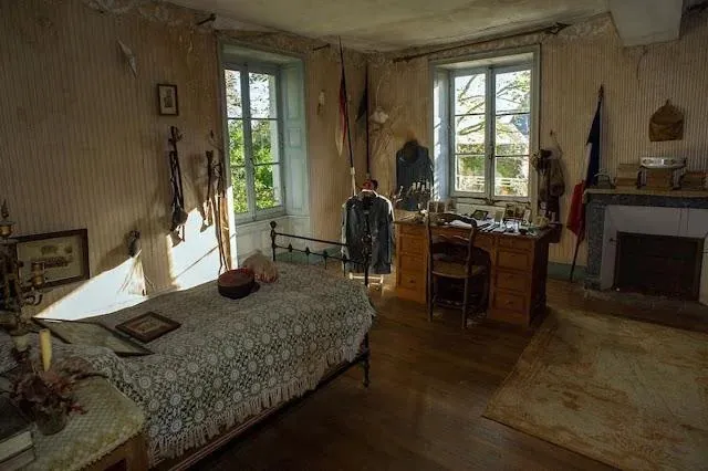 În această cameră timpul s-a oprit în 1918. Condiția bizară inclusă în actele unei case din Franța - Foto