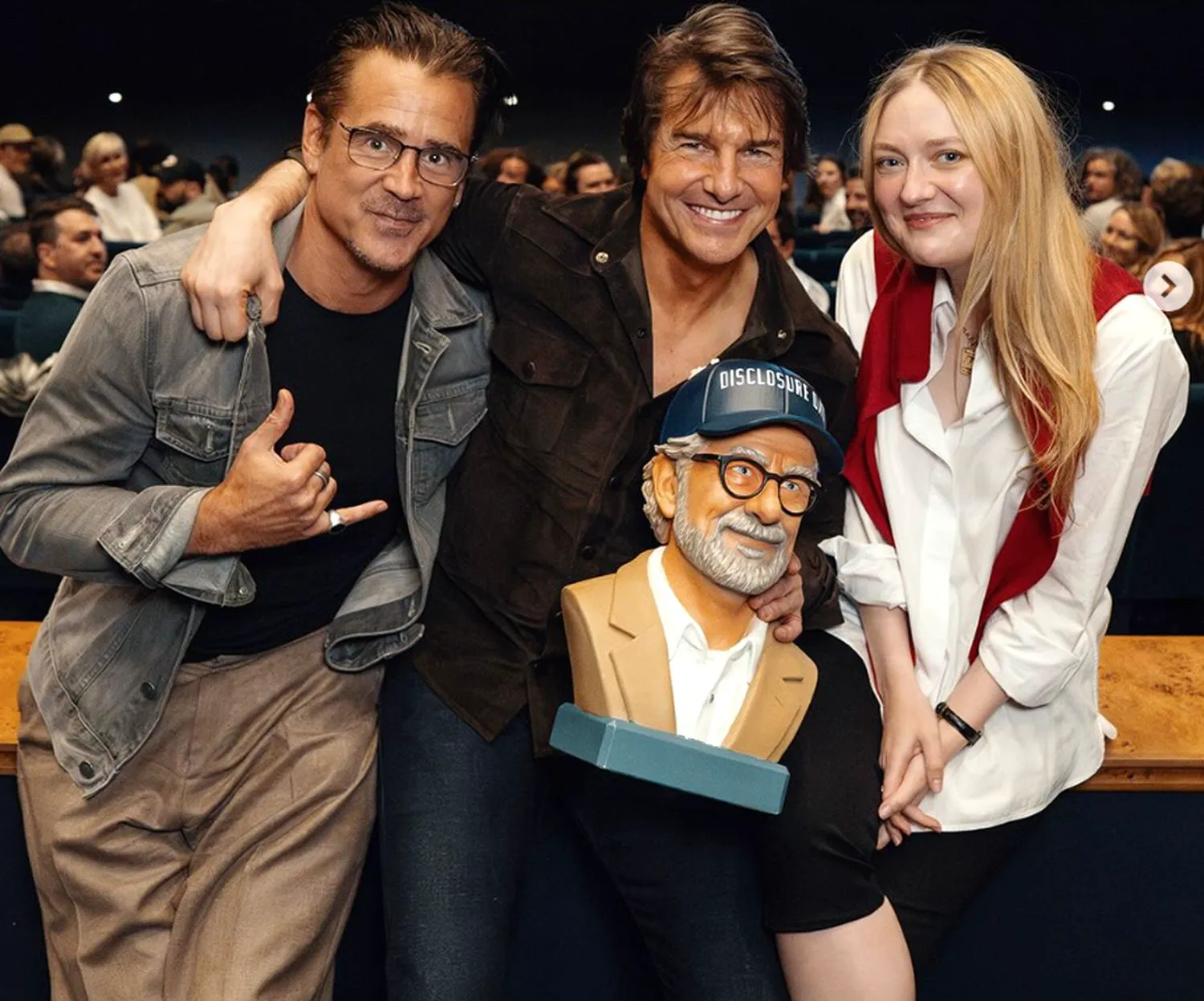 Steven Spielberg rupe tăcerea despre extratereștri într-un mod în care nimeni nu a îndrăznit. Tom Cruise i-a adus elogii 2 Steven Spielberg rupe tăcerea despre extratereștri într-un mod în care nimeni nu a îndrăznit. Tom Cruise i-a adus elogii