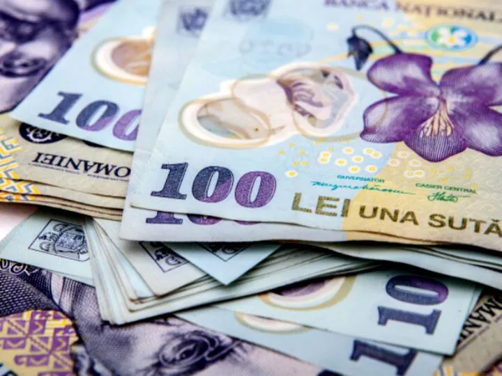 Bancuri. Bulă găseşte 100 de lei în faţa geamului casei şi îi bagă repede în buzunar. Râzi cu lacrimi ce urmează