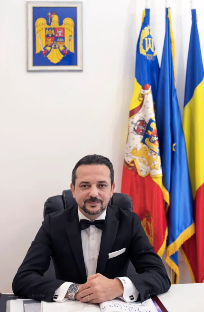 Revoltă după decizia IICCMER privind bustul lui Adrian Păunescu. Mii de oameni reacționează: „Românii îl vor pe Adrian Păunescu” 3 Revoltă după decizia IICCMER privind bustul lui Adrian Păunescu. Mii de oameni reacționează: „Românii îl vor pe Adrian Păunescu”