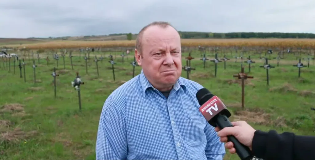 Misterele din jurul azilelor ilegale din Bihor. Procurorii știu că totul a înflorit cu sprijinul funcționarilor publici 2 Viorel Pașca are în spate câmpul unde spune că a îngropat 1.000 de oameni, morți în azilele lui