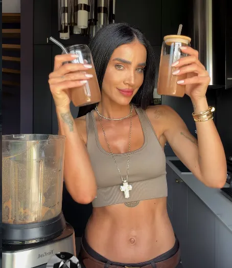 Adelina Pestrițu sparge tiparele cu două băuturi vedetă. Două rețete spectaculoase de smoothie care fac furori vara aceasta