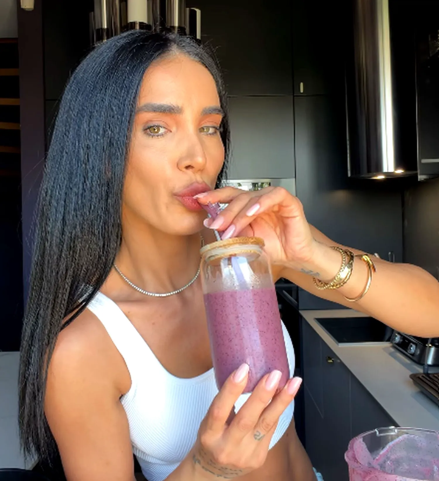 Adelina Pestrițu sparge tiparele cu două băuturi vedetă. Două rețete spectaculoase de smoothie care fac furori vara aceasta