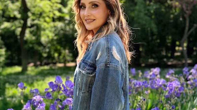 Alina Sorescu, „regina” serii. Decolteul amețitor și tortul „însângerat” au făcut deliciul invitaților