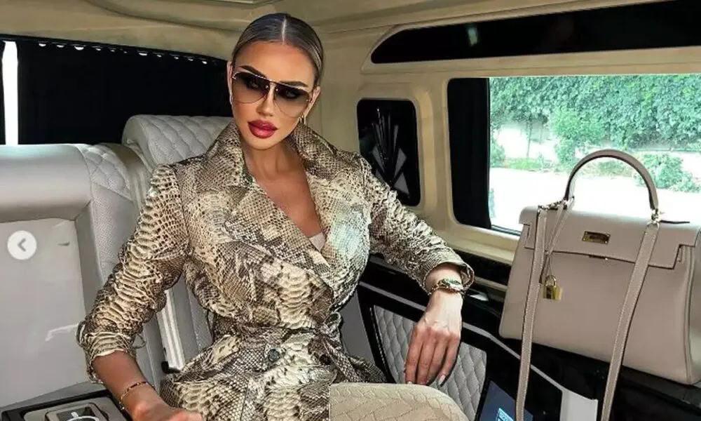 Bianca Drăgușanu rămâne fără bustiere. ANAF i le scoate la vanzare dupa dosarul de evaziune