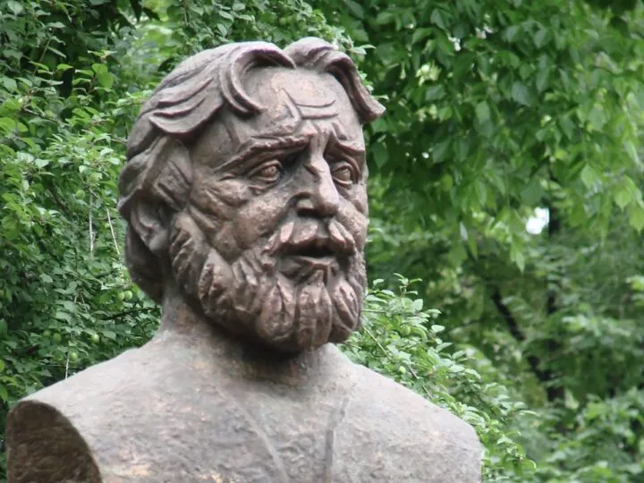 Revoltă după decizia IICCMER privind bustul lui Adrian Păunescu. Mii de oameni reacționează: „Românii îl vor pe Adrian Păunescu”