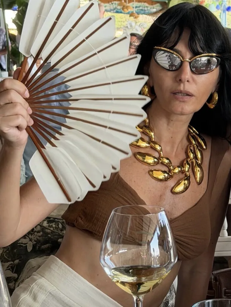 Dana Budeanu, în scandal cu PRO TV. Val de înjurături pornit de la redifuzarea unei emisiuni în care apărea stilista 2 Dana Budeanu, în scandal cu PRO TV. Val de înjurături pornit de la redifuzarea unei emisiuni în care apărea stilista