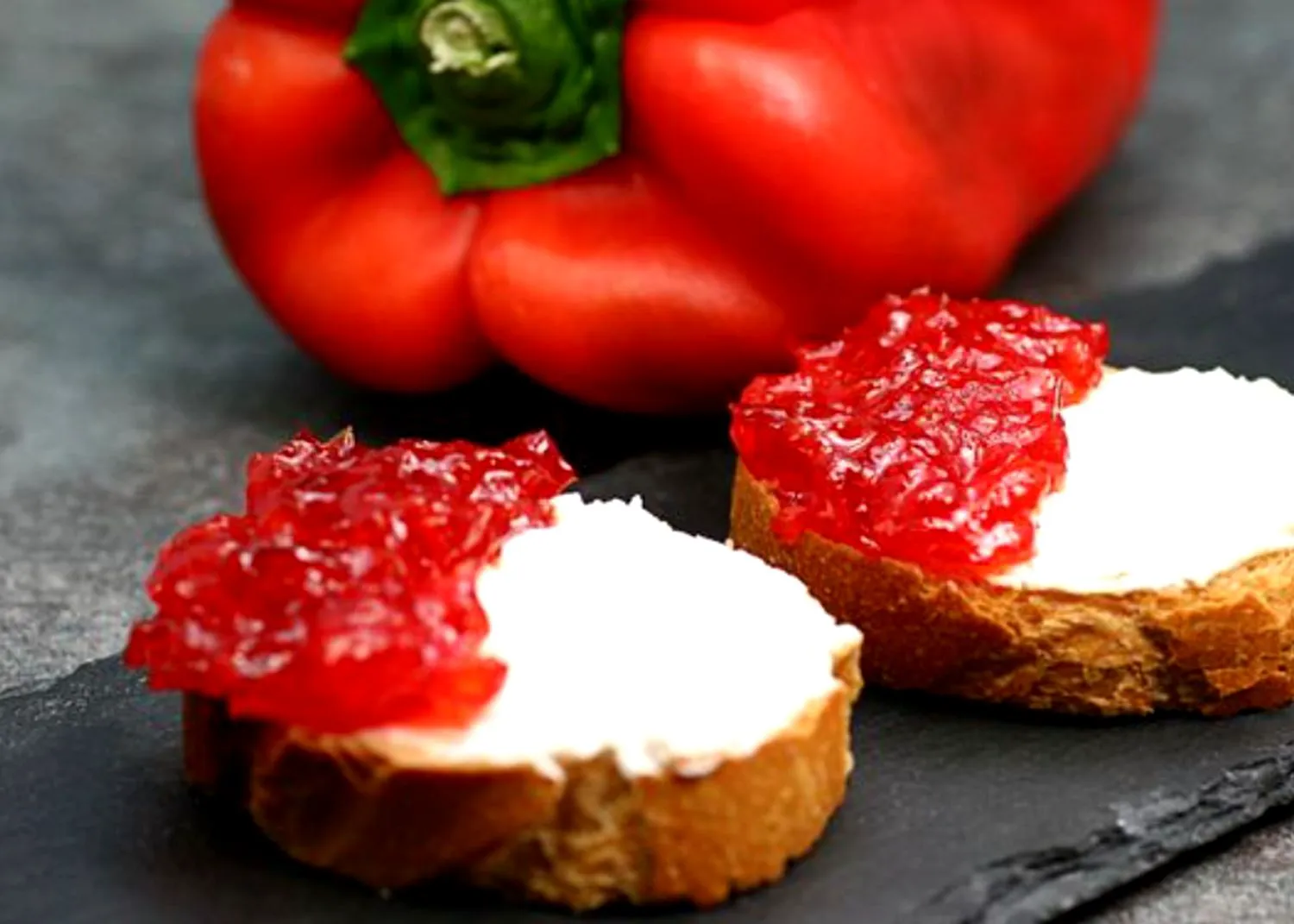 Dulceață de ardei gras roșu, o explozie de arome. Rețeta unui preparat catifelat și o culoare rubinie 2 Dulceață de ardei gras roșu, o explozie de arome. Rețeta unui preparat catifelat și o culoare rubinie