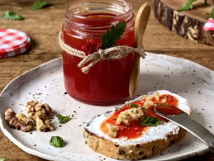 Dulceață de ardei gras roșu, o explozie de arome. Rețeta unui preparat catifelat și o culoare rubinie