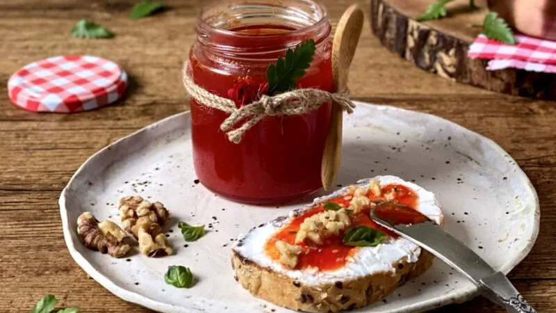 Dulceață de ardei gras roșu, o explozie de arome. Rețeta unui preparat catifelat și o culoare rubinie