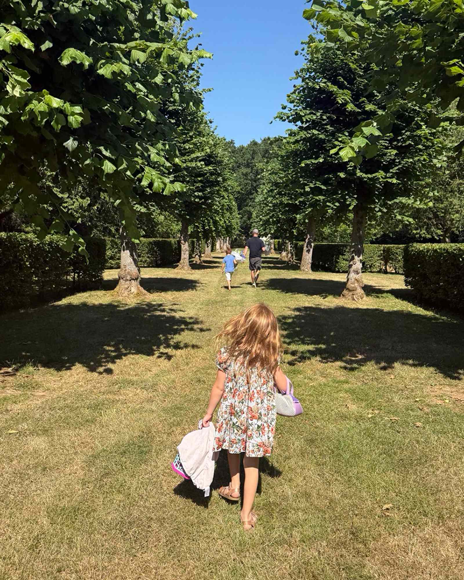 Prințul Harry și Archie, gest de respect în memoria Prințesei Diana. Cum i-a surprins Meghan Markle - Foto 2 Prințul Harry și Archie, gest de respect în memoria Prințesei Diana. Gestul, surprins de Meghan Markle - Foto