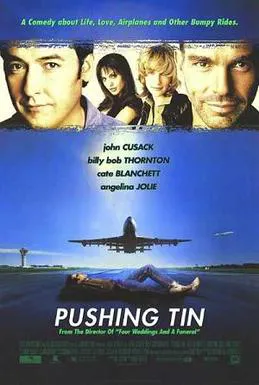 Afișul oficial al filmului Pushing Tin din 1999, producția pe platourile căreia Angelina Jolie și Billy Bob Thornton s-au cunoscut și au început relația care a dus ulterior la căsătoria lor. (foto: Wikipedia)