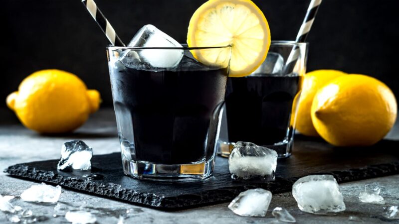 Limonadă neagră sau albastră? Ce se „poartă” în vara lui 2026. Rețete inedite