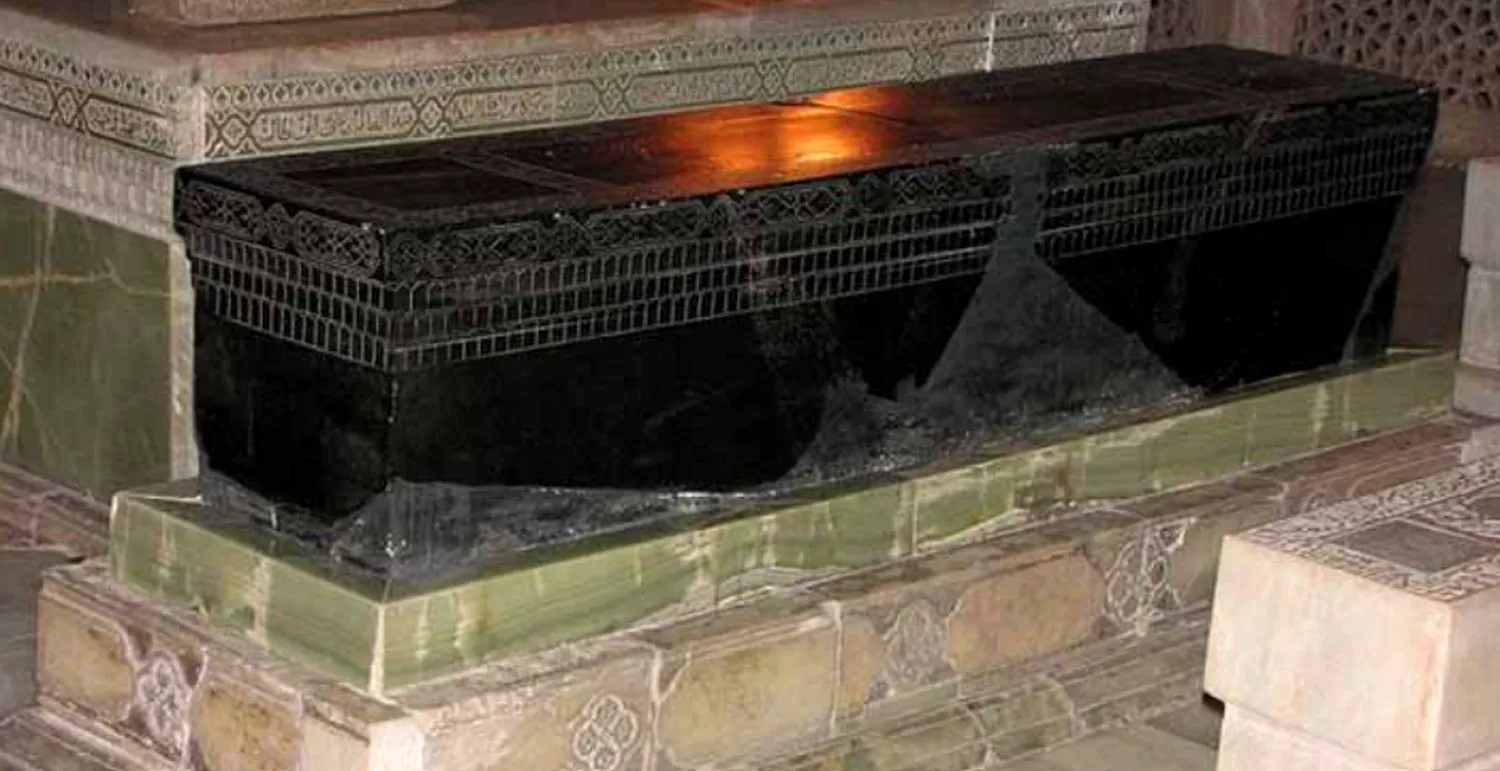Blestemul lui Timur Lenk, războinicul care a cucerit Imperiul Otoman. Cine va deschide mormântul va da drumul spiritului războiului 2 Blestemul lui Timur Lenk, războinicul care a cucerit Imperiul Otoman. Cine va deschide mormântul va da drumul spiritului războiului și va urma o bătălie sângeroasă